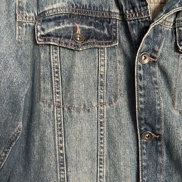 Boys jean jacket from Children’s place - Picture 2 of 10